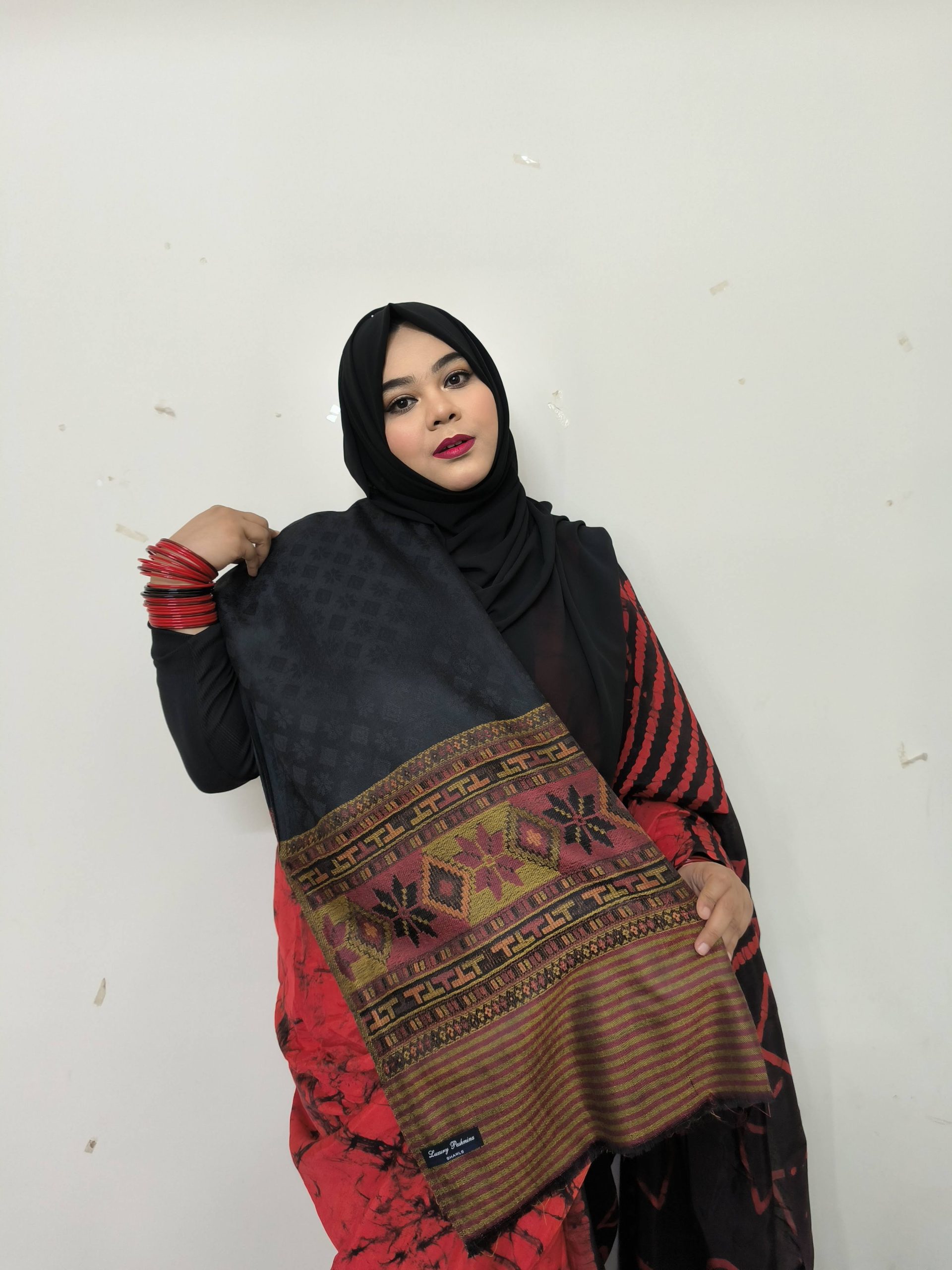 Unique Self-Work Original Ladies Kashmiri Pashmina Shawl Black - HP130-SWB-MODEL-4 - Image 3