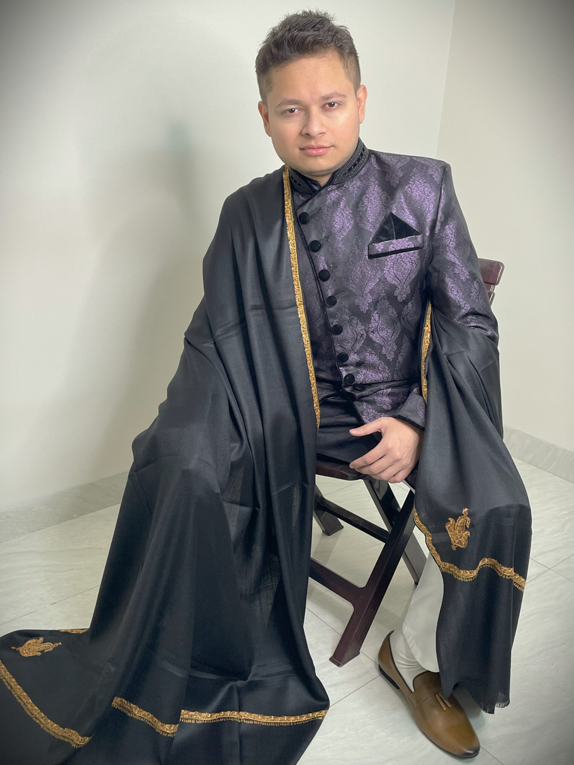 Kashmiri Pashmina Shawl Black - HP245-B-Model-1