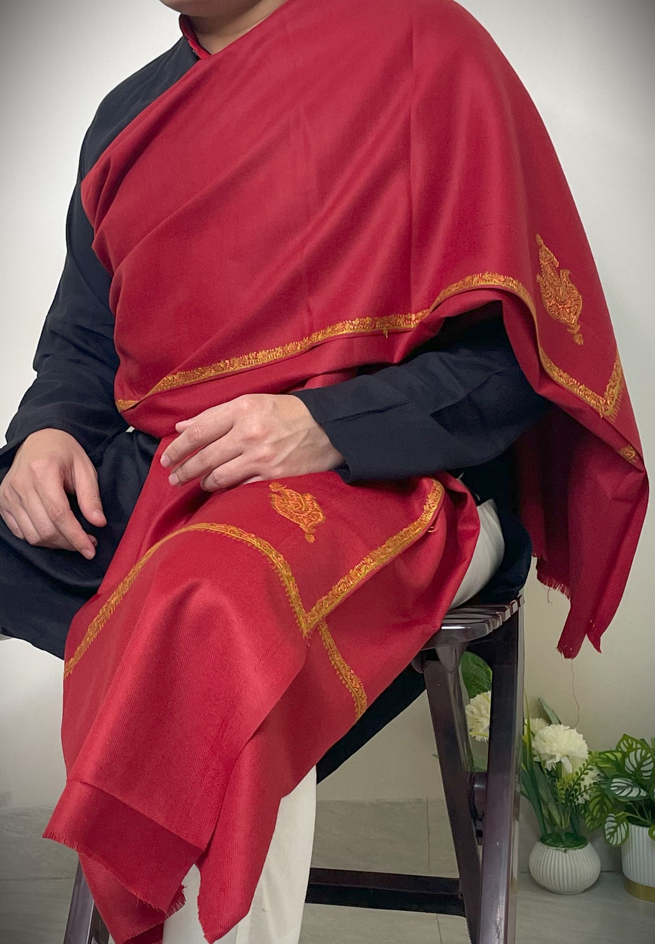 Kashmiri Pashmina Shawl Red - HP242-R-Model-6 - Image 3